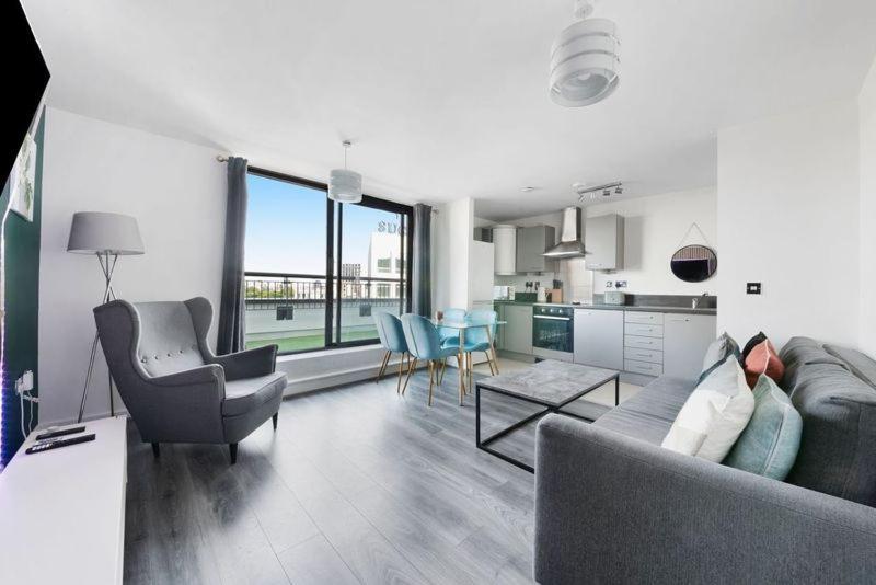 شقة Penthouse W/ Hot Tub Near Stratford, Westfield لندن المظهر الخارجي الصورة