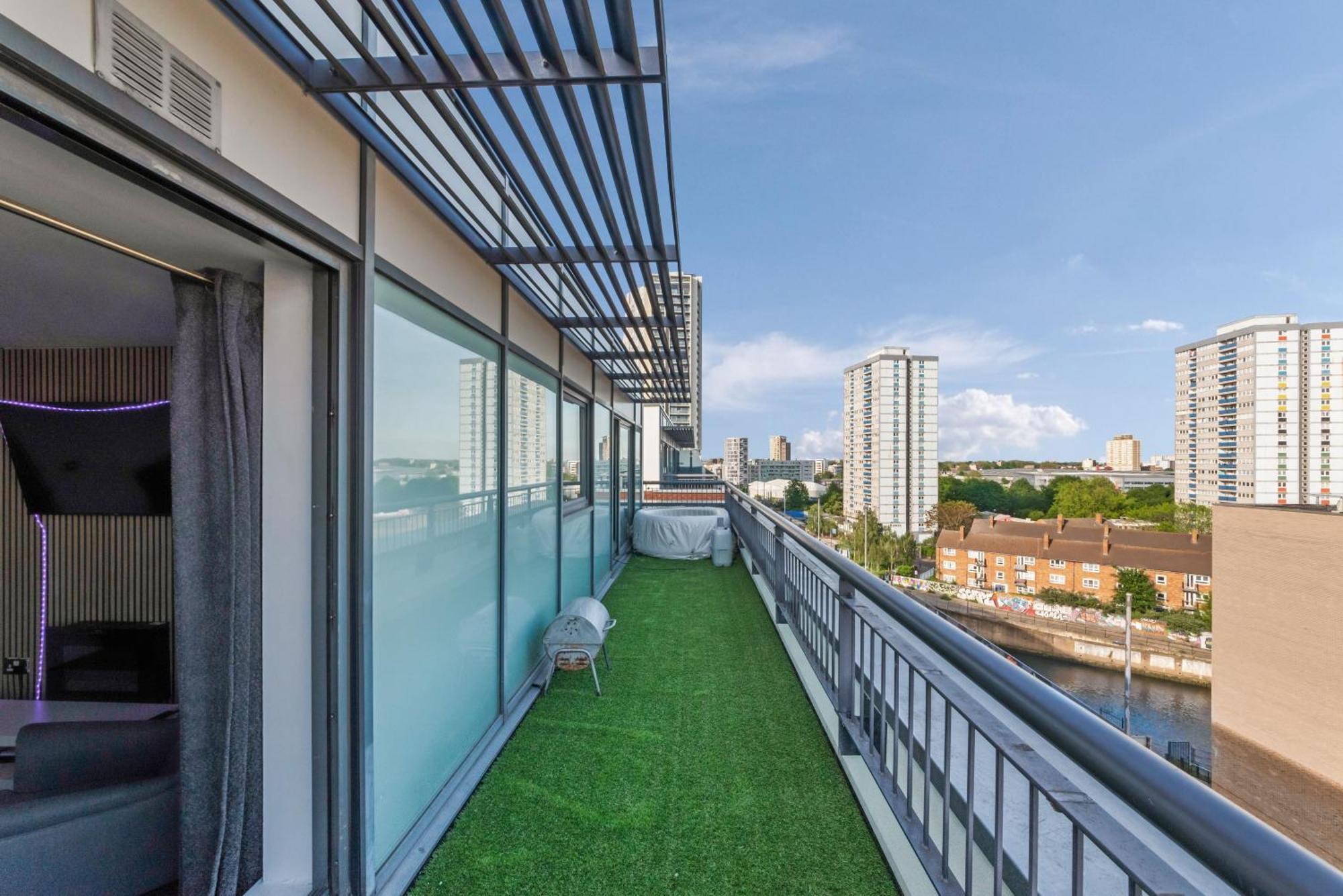 شقة Penthouse W/ Hot Tub Near Stratford, Westfield لندن المظهر الخارجي الصورة